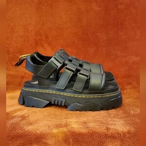 NEW Dr. Martens Black Leather Platform Lug-Sole Fisherman Sandals